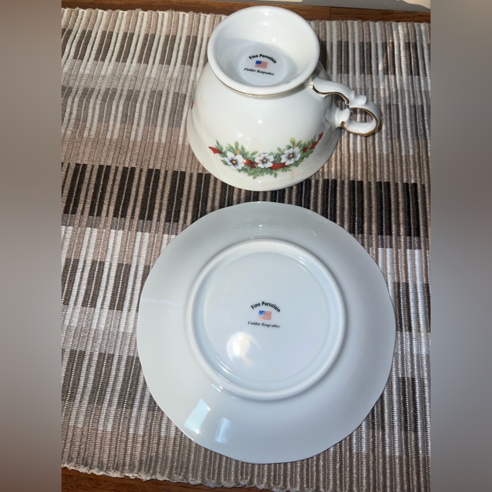 Fielder Keepsakes Fine Porcelain Christmas Teacup & Saucer Set - Picture 6 of 6